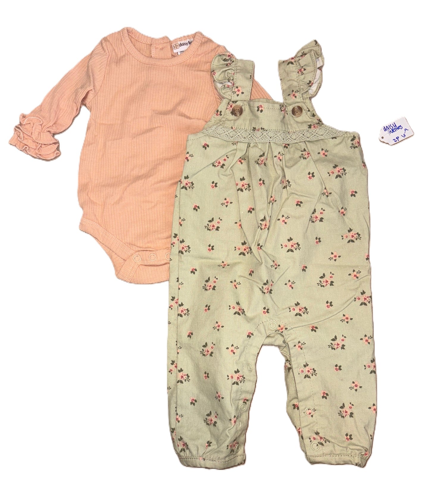 Daisy Fuentes Outfit