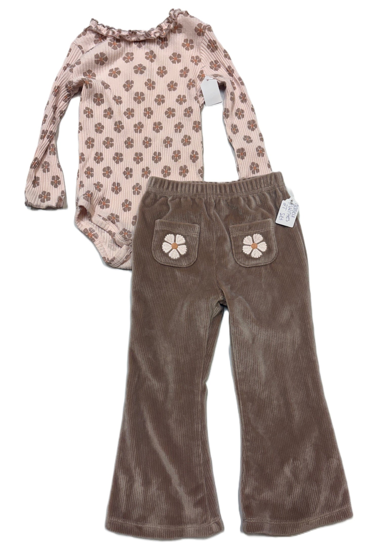 Daisy Fuentes Outfit